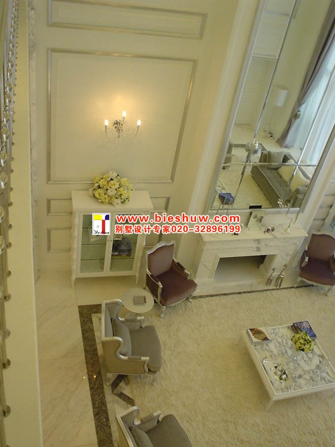 深圳观澜湖高尔夫别墅从二楼俯视一楼客厅